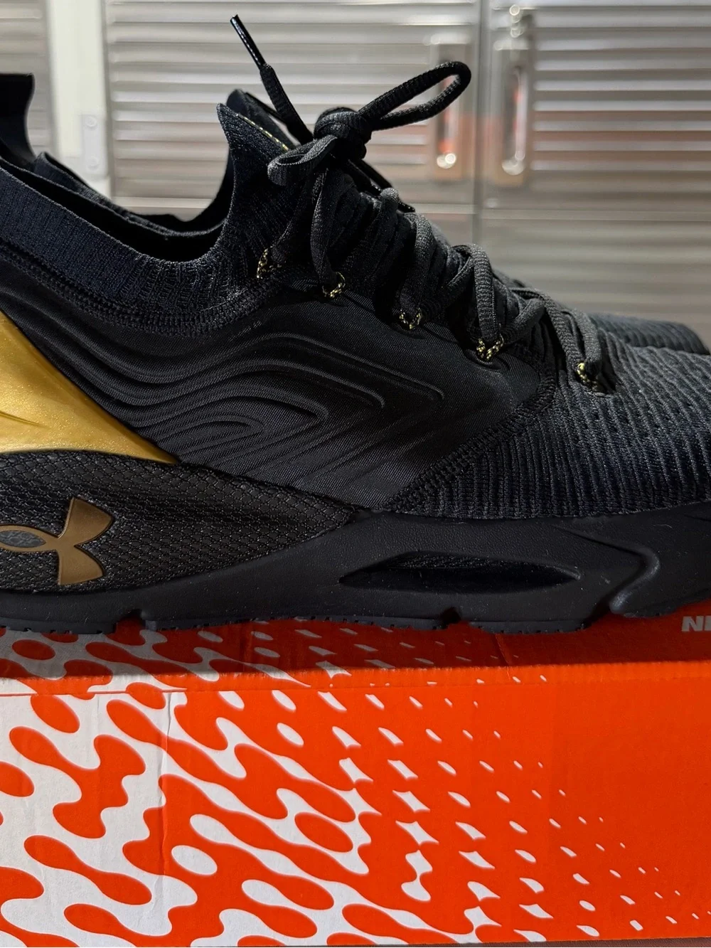 Under Armour Men's Black and Gold Knit Training Sneaker